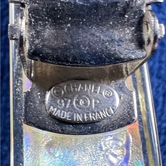 CHANEL Silver Monogram CC Holographic Lucite Hair Clip - Picture 8 of 10